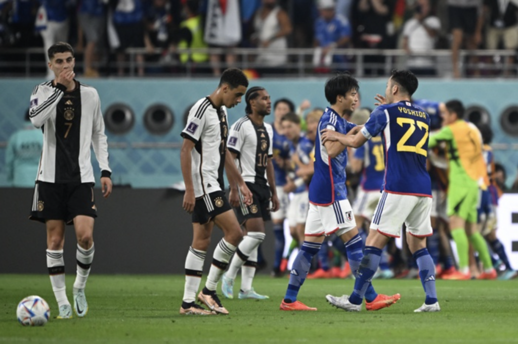 Tuyển Nhật Bản lội ngược dòng gây chấn động với chiến thắng 2-1 trước Đức.