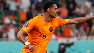 Gakpo ăn mừng khi đưa Hà Lan vượt lên dẫn trước Senegal