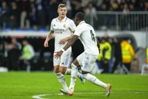 Kroos tỏa sáng trong chiến thắng của Real Madrid trước Cadiz 