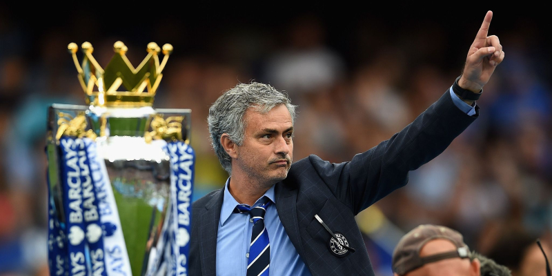 Mourinho giành chức vô địch Ngoại Hạng Anh cùng Chelsea và bị sa thải vào năm 2015