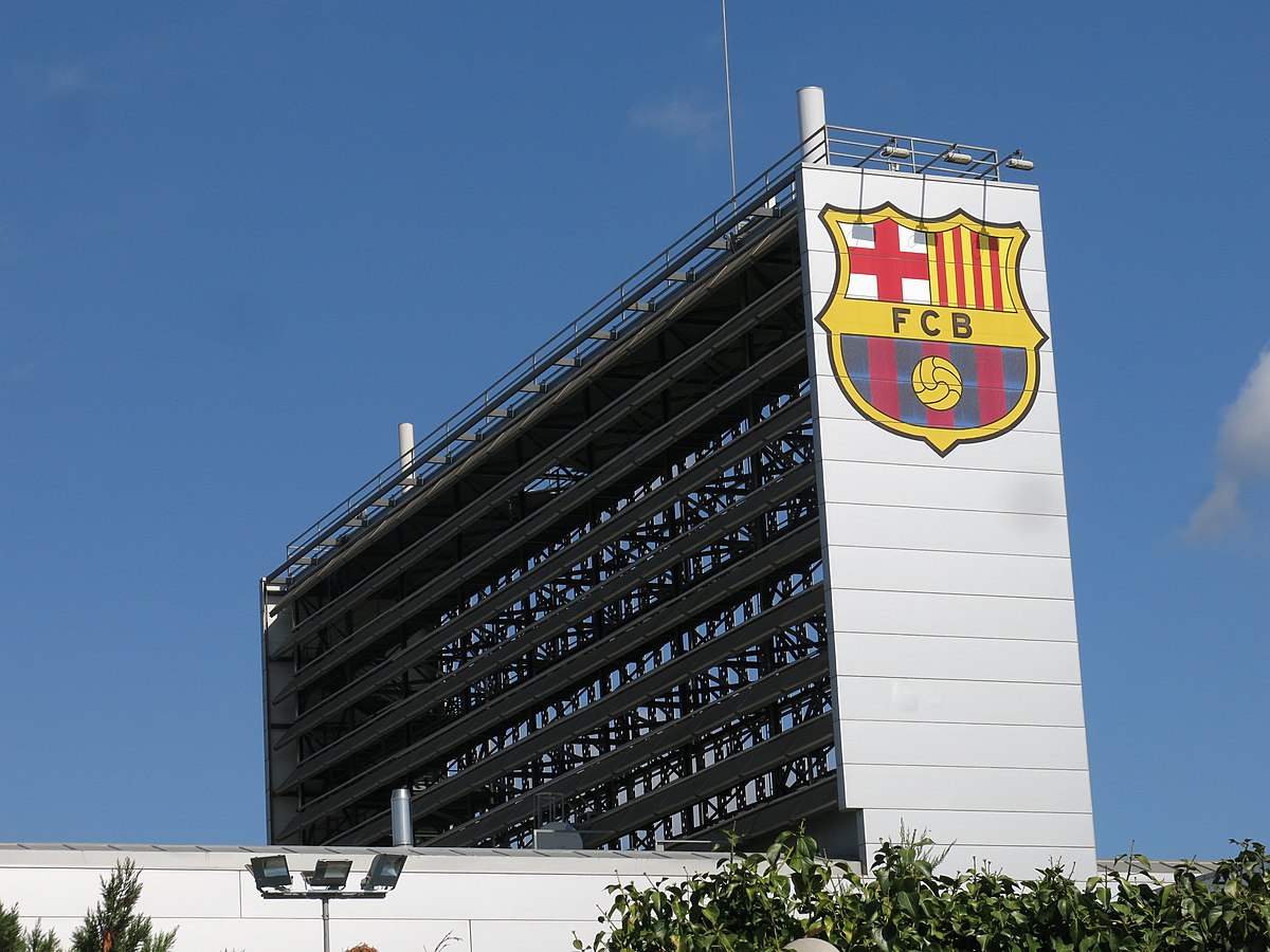 Barca thừa nhận có các khoản thanh toán cho công ty của Enriquez Negreira từ năm 2016 - 2018