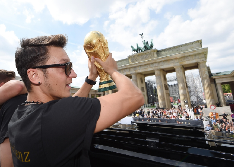 Mesut Ozil đã vô địch World Cup cùng Đức vào năm 2014