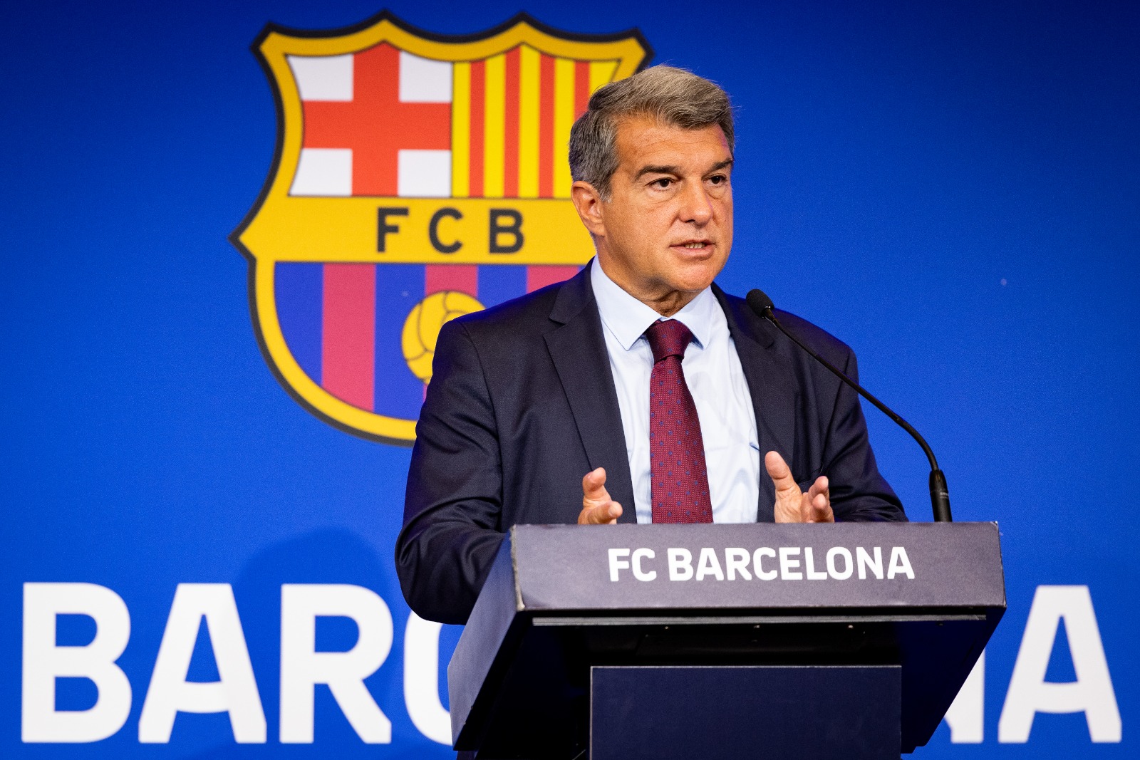 Chủ tịch Blaugrana sẽ phải cân đối quỹ lương để phù hợp với quy định của La Liga