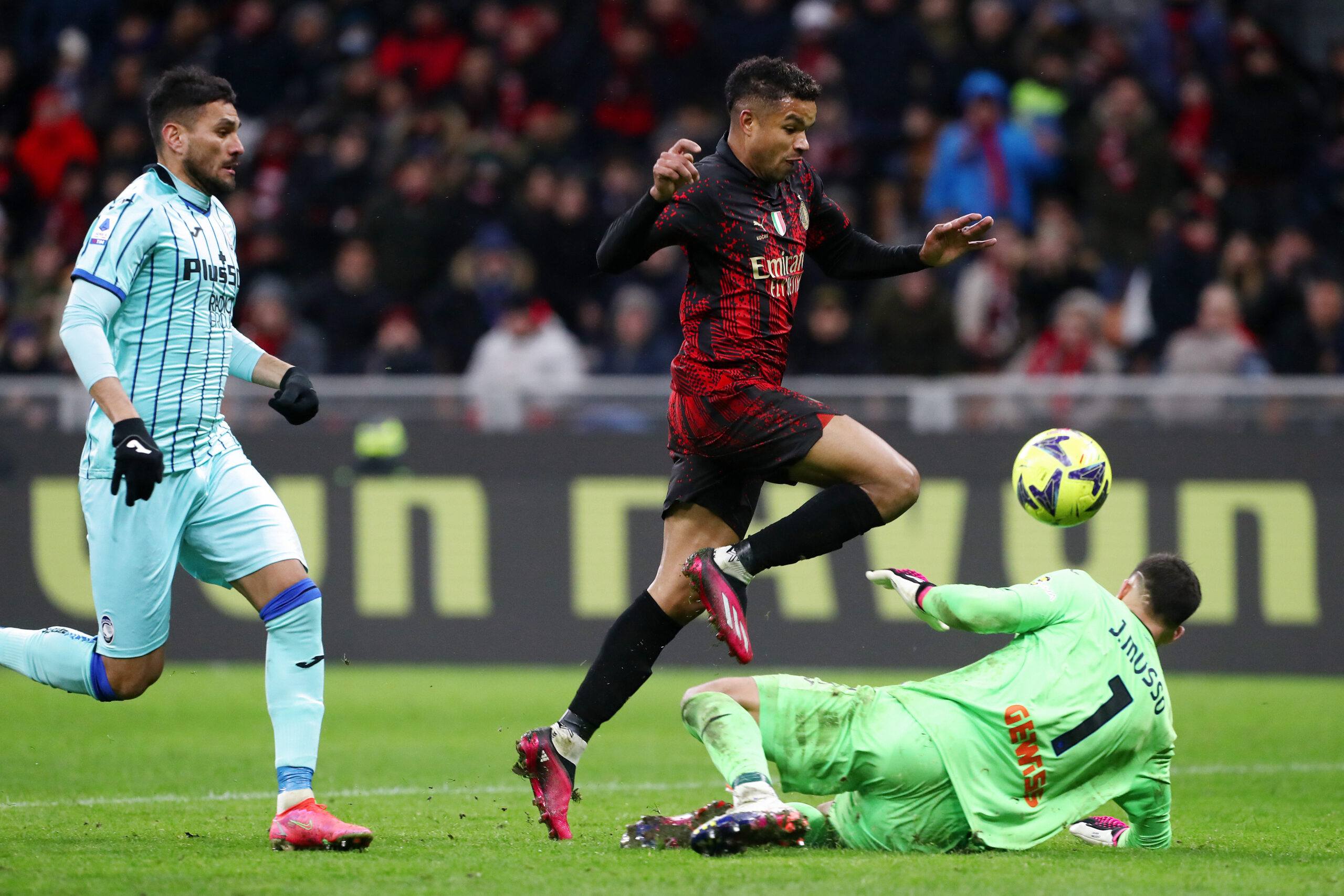 Thắng Atalanta giúp AC Milan lấy lại được phong độ sau chuỗi trận tệ hại