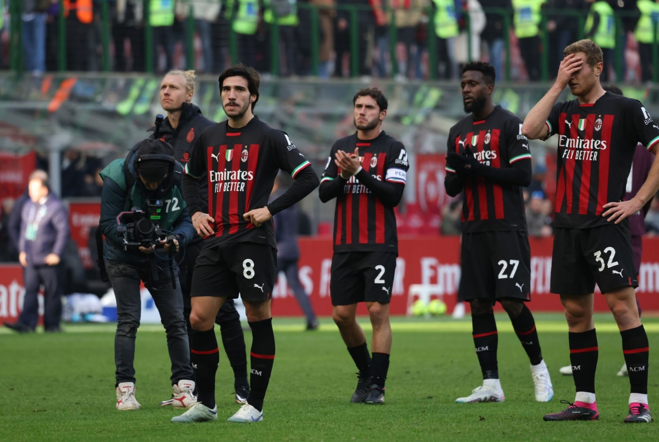 Chuỗi 7 trận không thắng khiến Rossoneri dần mất cơ hội giành tấm vé tham dự Champions League