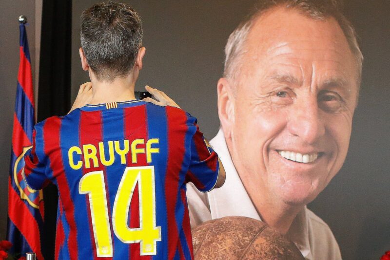 Johan Cruyff mãi là huyền thoại bóng đá