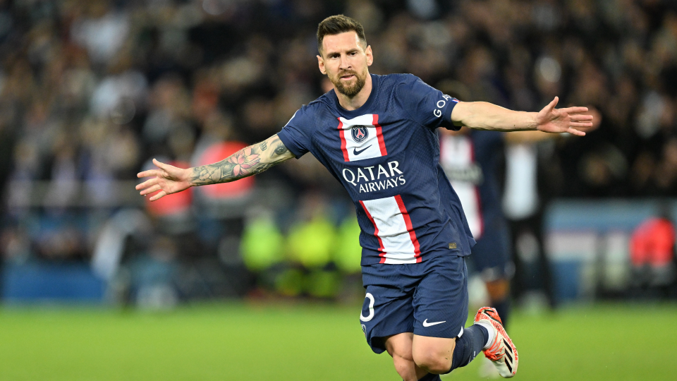 Messi đã thực hiện cú sút phạt hoàn hảo để giúp PSG ấn định chiến thắng 4 - 3 trước Lille