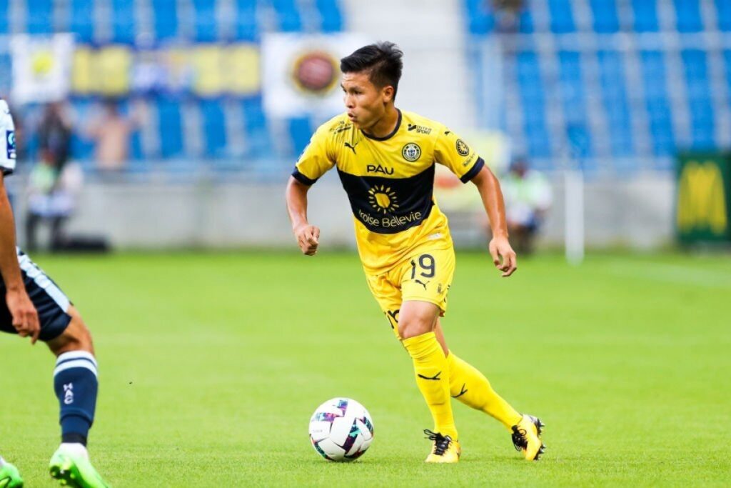 Hơn 6 tháng xuất ngoại nhưng Quang Hải chưa thành công tại Pau FC