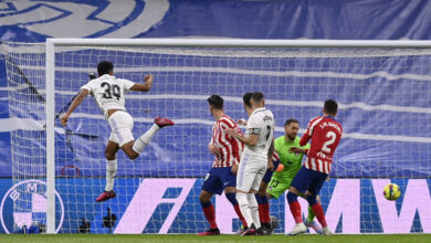Trận derby Madrid giữa Atletico và Real diễn ra trên sân Santiago Bernabeu