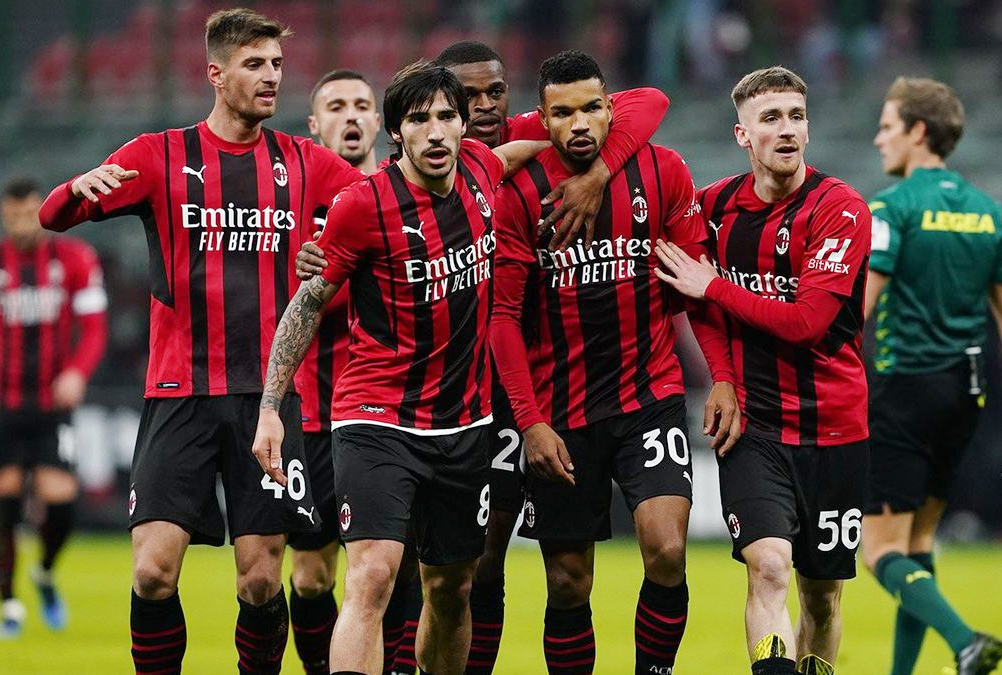 AC Milan mất cơ hội tranh đấu ngôi vương tại Serie A