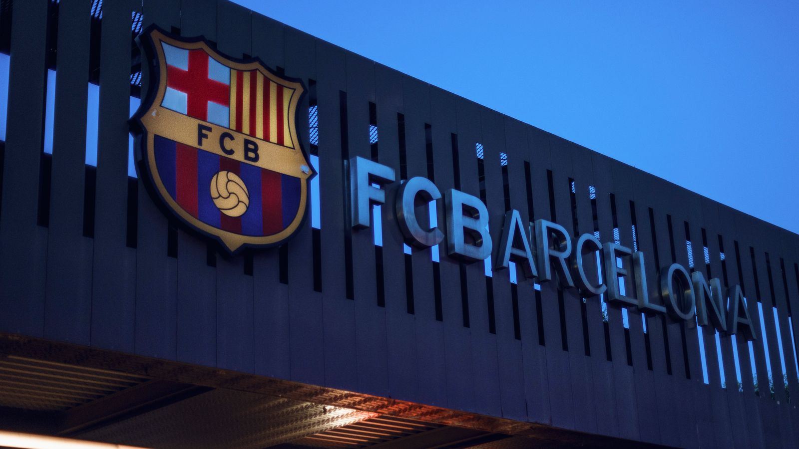 Dính vào cáo buộc hối lộ khiến uy tín của đội bóng chủ sân Camp Nou giảm sút