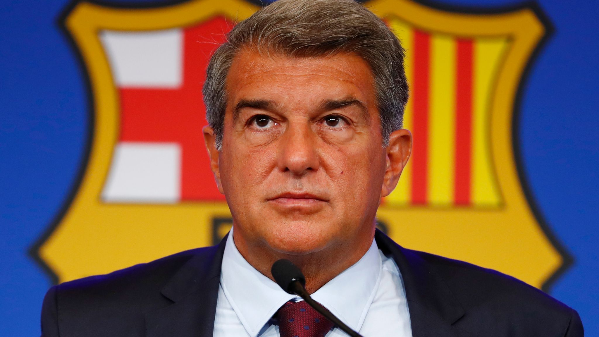 Joan Laporta khẳng định sẽ không cần 'bán máu' của CLB Barca