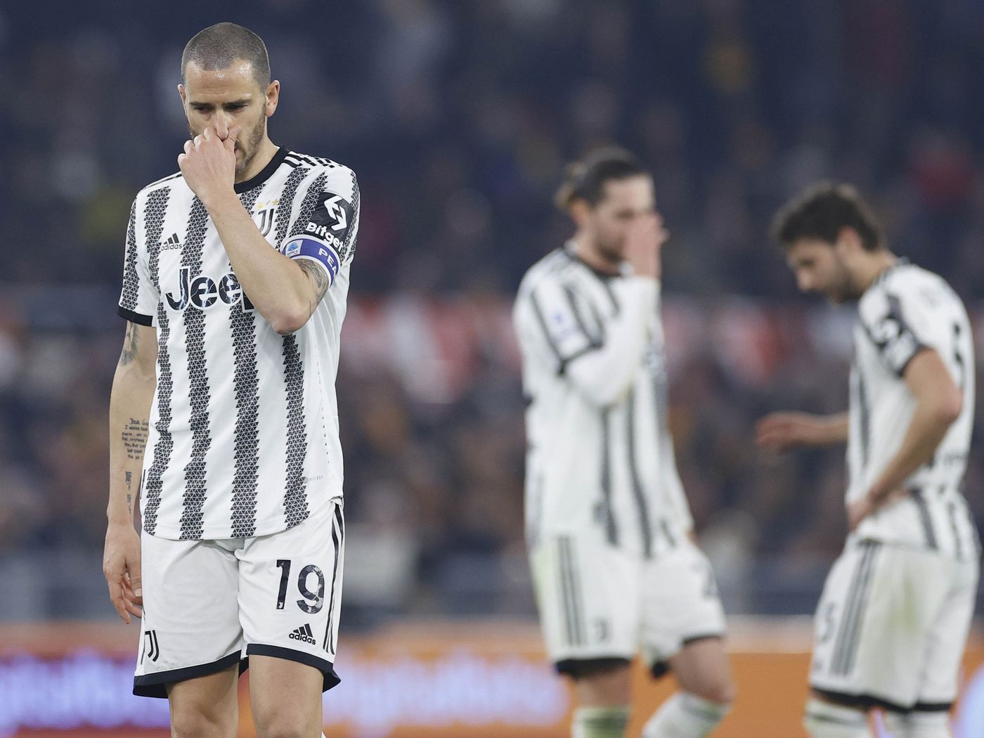 Để thua AS Roma ở Serie A, tấm vé dự Champions League đối với Juventus ngày càng xa vời
