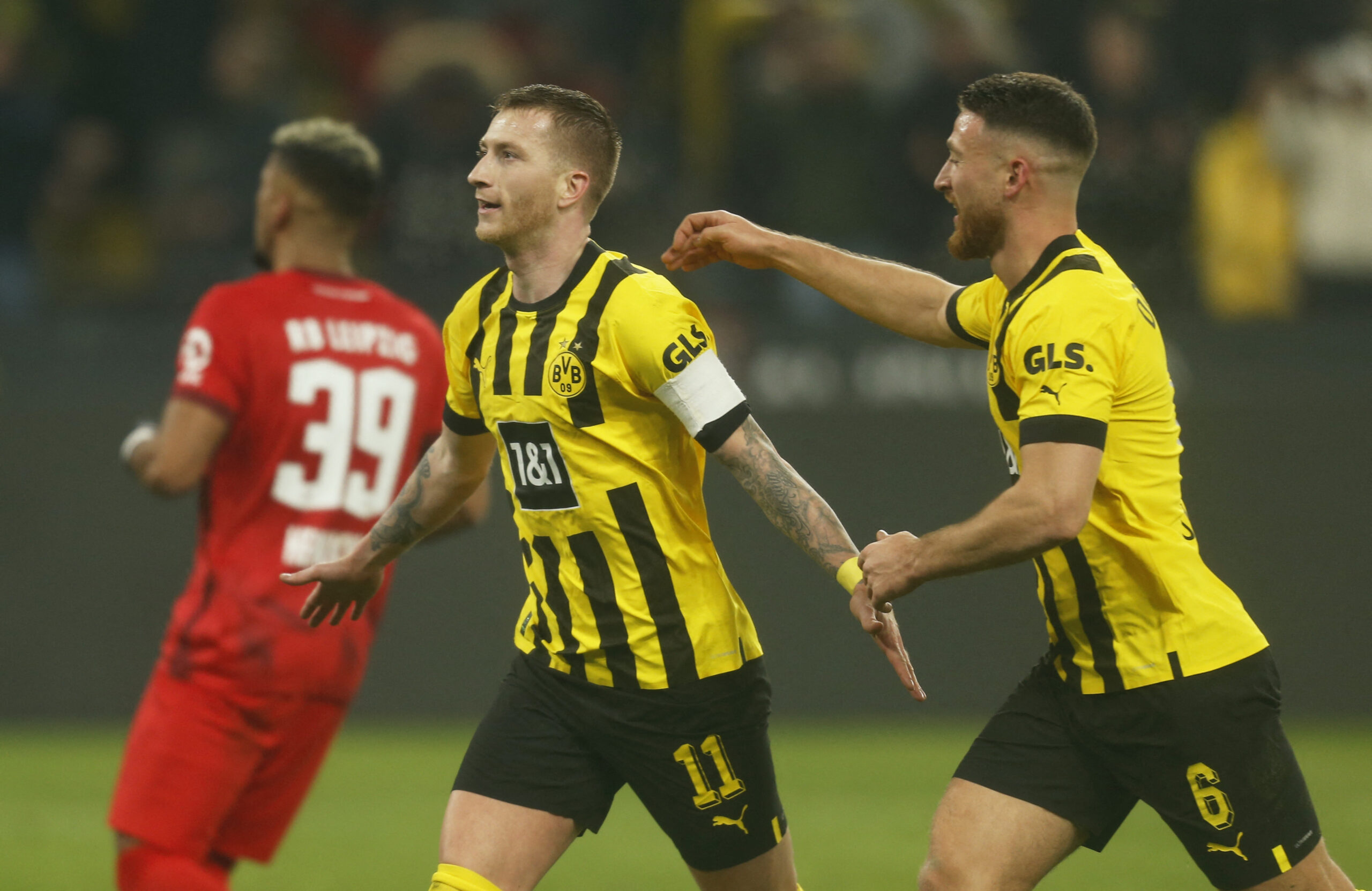 Thắng Leipzig đã giúp Borussia Dortmund tạm thời dẫn đầu BXH Bundesliga