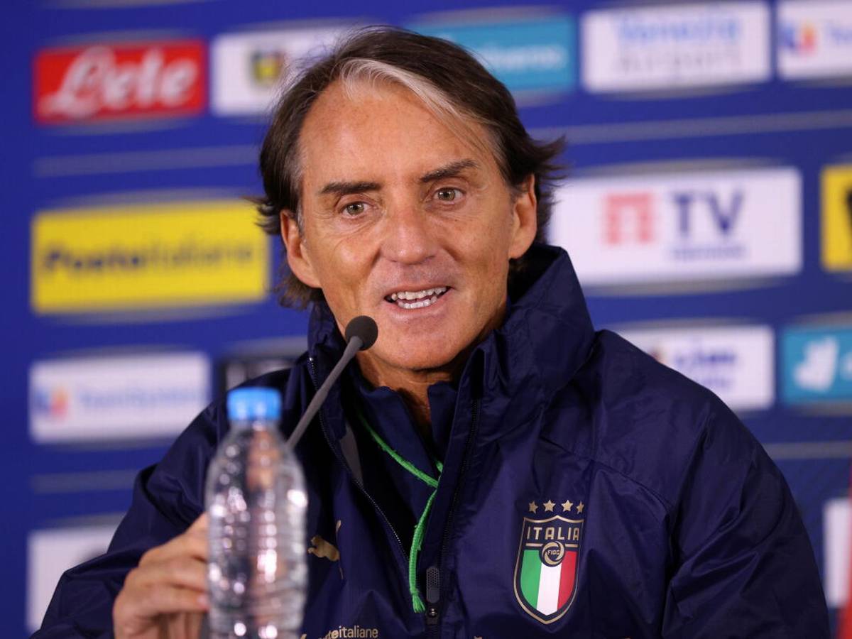 HLV Mancini thừa nhận ông gặp khó khăn khi tìm kiếm các cầu thủ trẻ tài năng