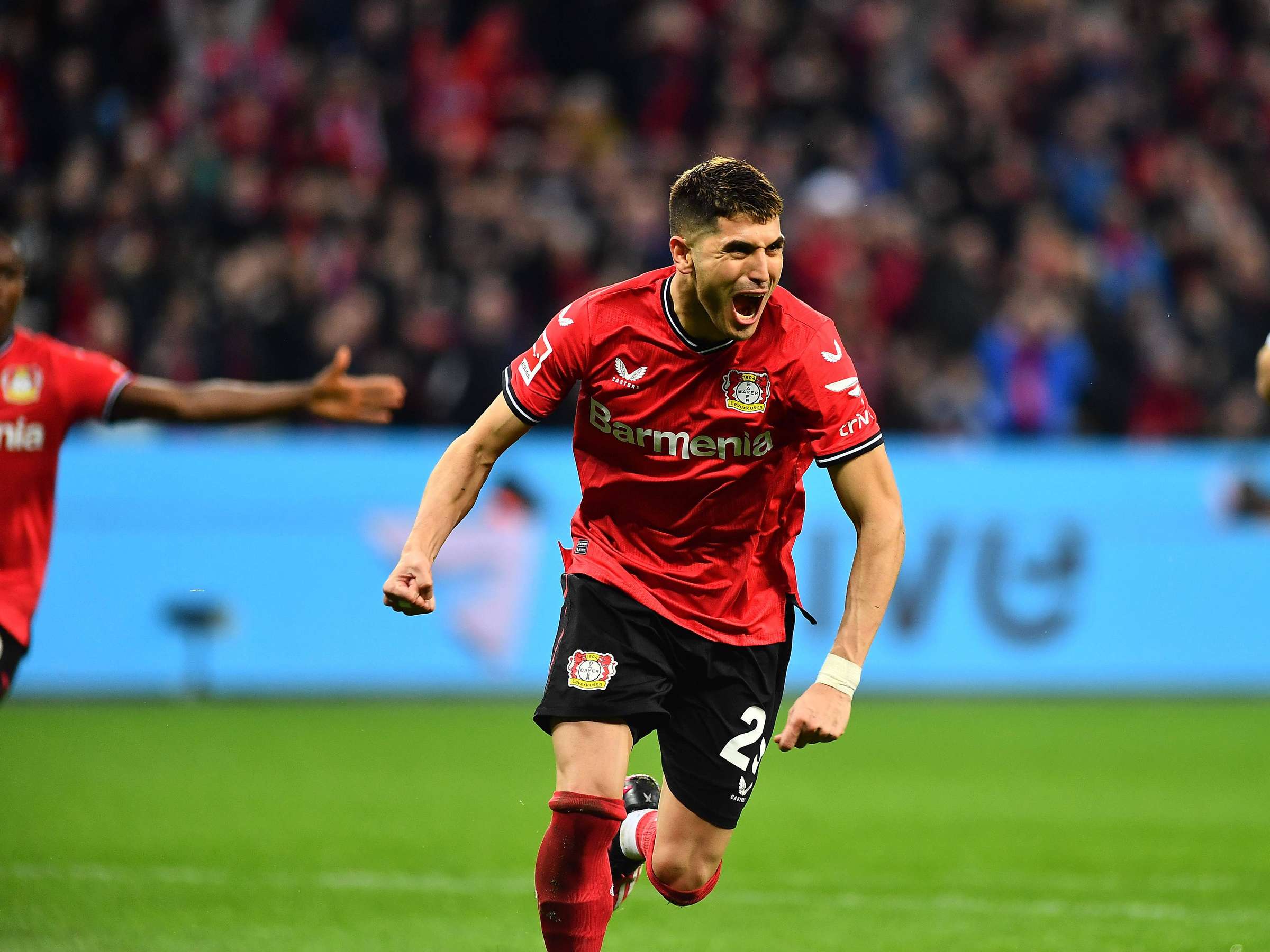 Palacios lập cú đúp giúp Leverkusen hạ Bayern Munich với tỷ số 2 - 1