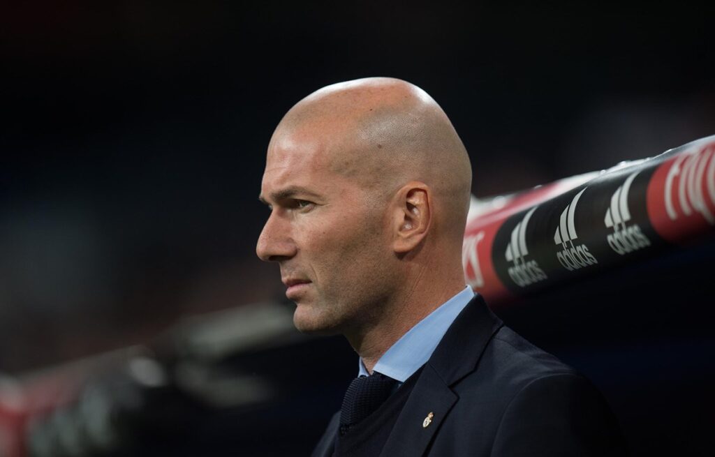 Zinedine Zidane trước hai lựa chọn hoặc đến PSG hoặc trở lại Bernabeu