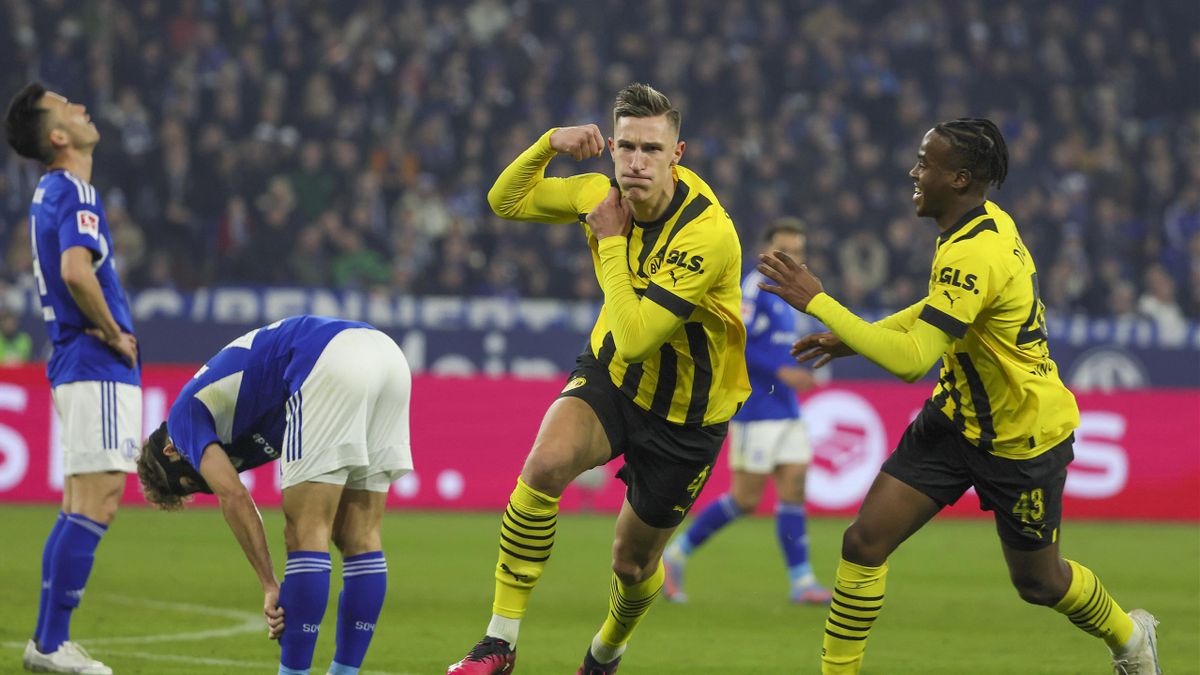 BV Borussia Dortmund vs Schalke hòa 2 - 2 vòng 24 Bundesliga