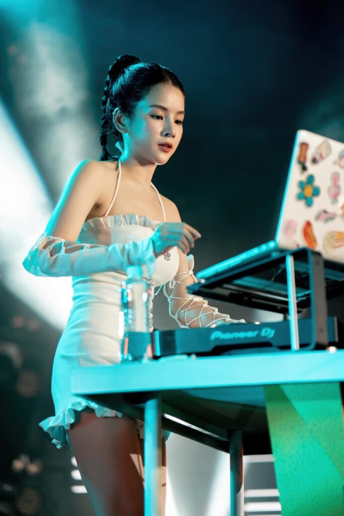 Nữ DJ Mie là ai?