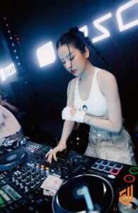 Trong sự nghiệp bar, club: DJ Mie lựa chọn kín đáo