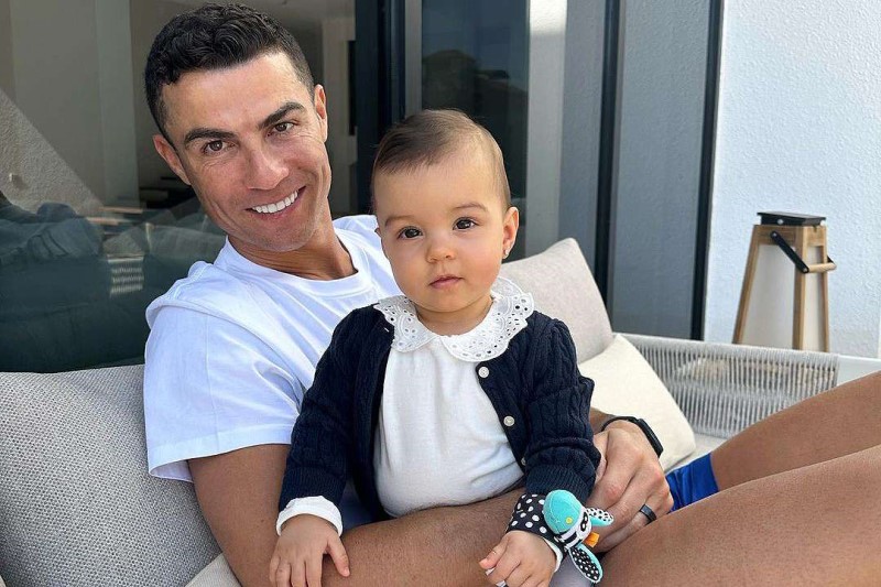 Nhóc tỳ đáng yêu Bella Esmeralda của Ronaldo
