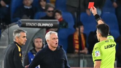 HLV Jose Mourinho bị truất quyền chỉ đạo trận derby Roma
