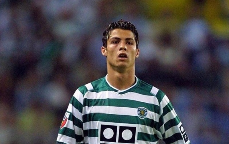 Khi đang ở độ tuổi teen thì Ronaldo cũng vuốt, nhuộm tóc bóng bảy