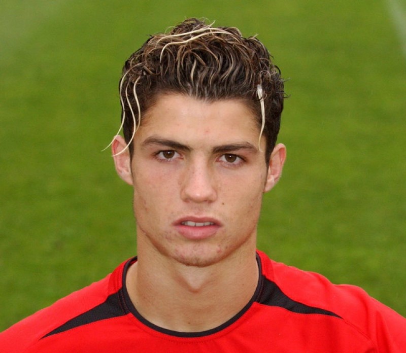Kiểu đầu khá "trẻ trâu" của Ronaldo
