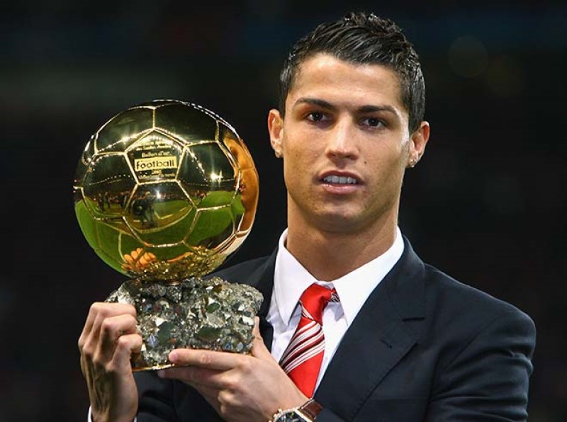 Còn Ronaldo cũng dành được danh hiệu cá nhân cao quý nhất