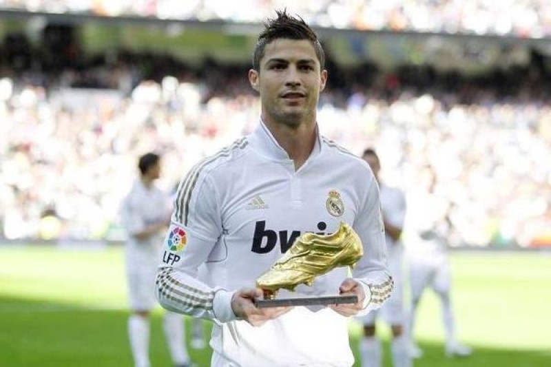 Trong năm 2011, nình quân Ronaldo cứ 1 tháng là sẽ ghi một hat trick