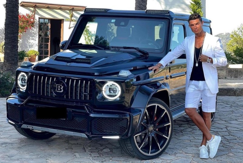 Chiếc siêu xe của Ronaldo mang ý nghĩa rất lớn, là món quà của bạn gái