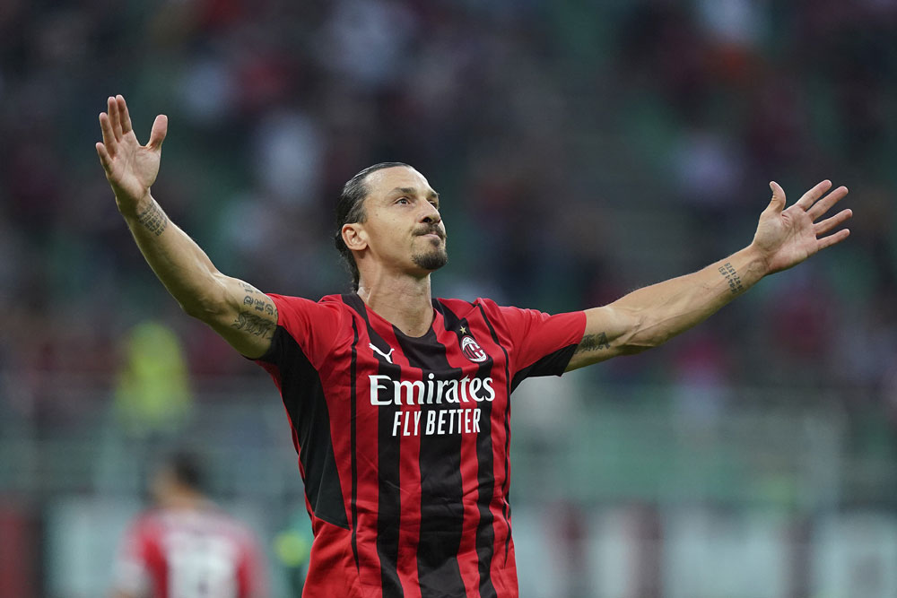 Zlatan Ibrahimovic đang thi đấu cho Milan ở Serie A và ĐTQG Thụy Điển