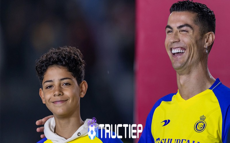 Ronaldo Jr đang chơi tại Ả Rập cùng bố mình